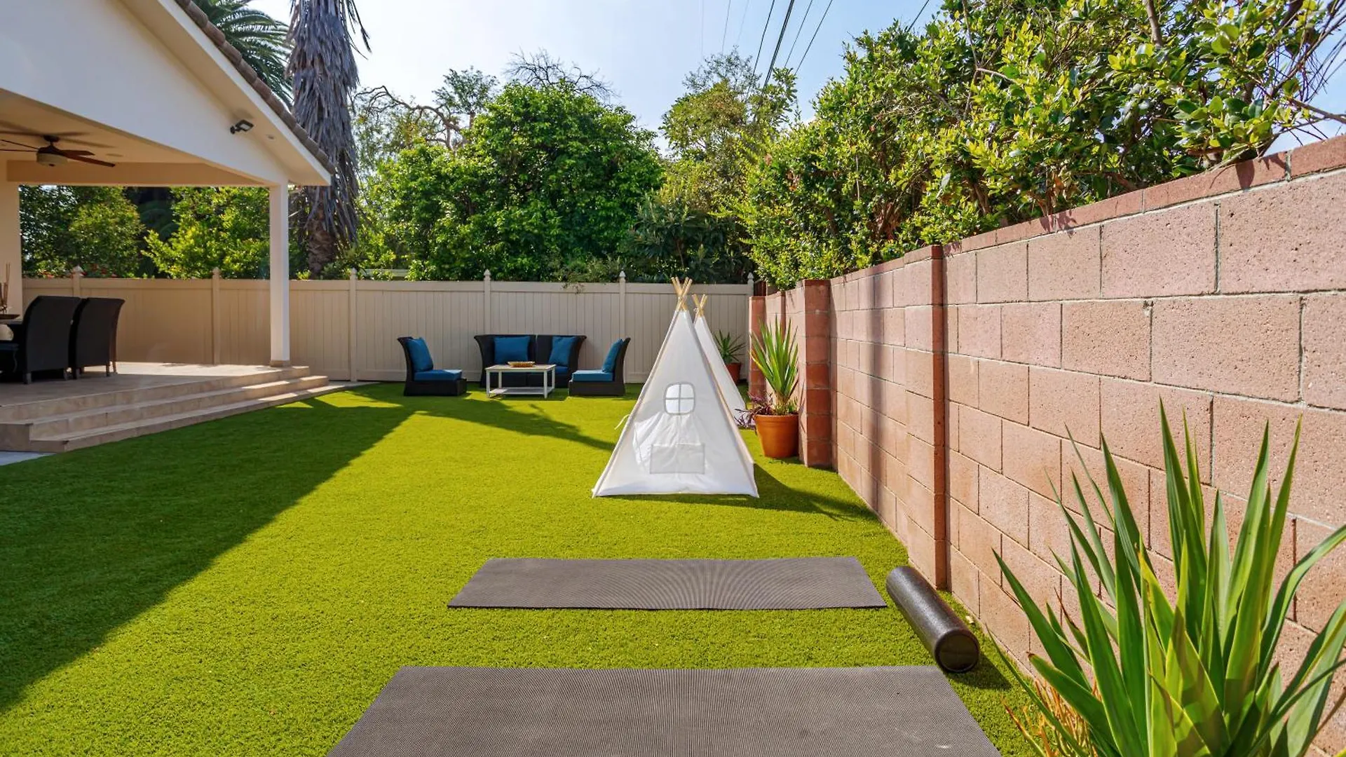 Holiday home Regal 4 Bed With Hot Tub Close To Universal Sleeps 15 Los Angeles