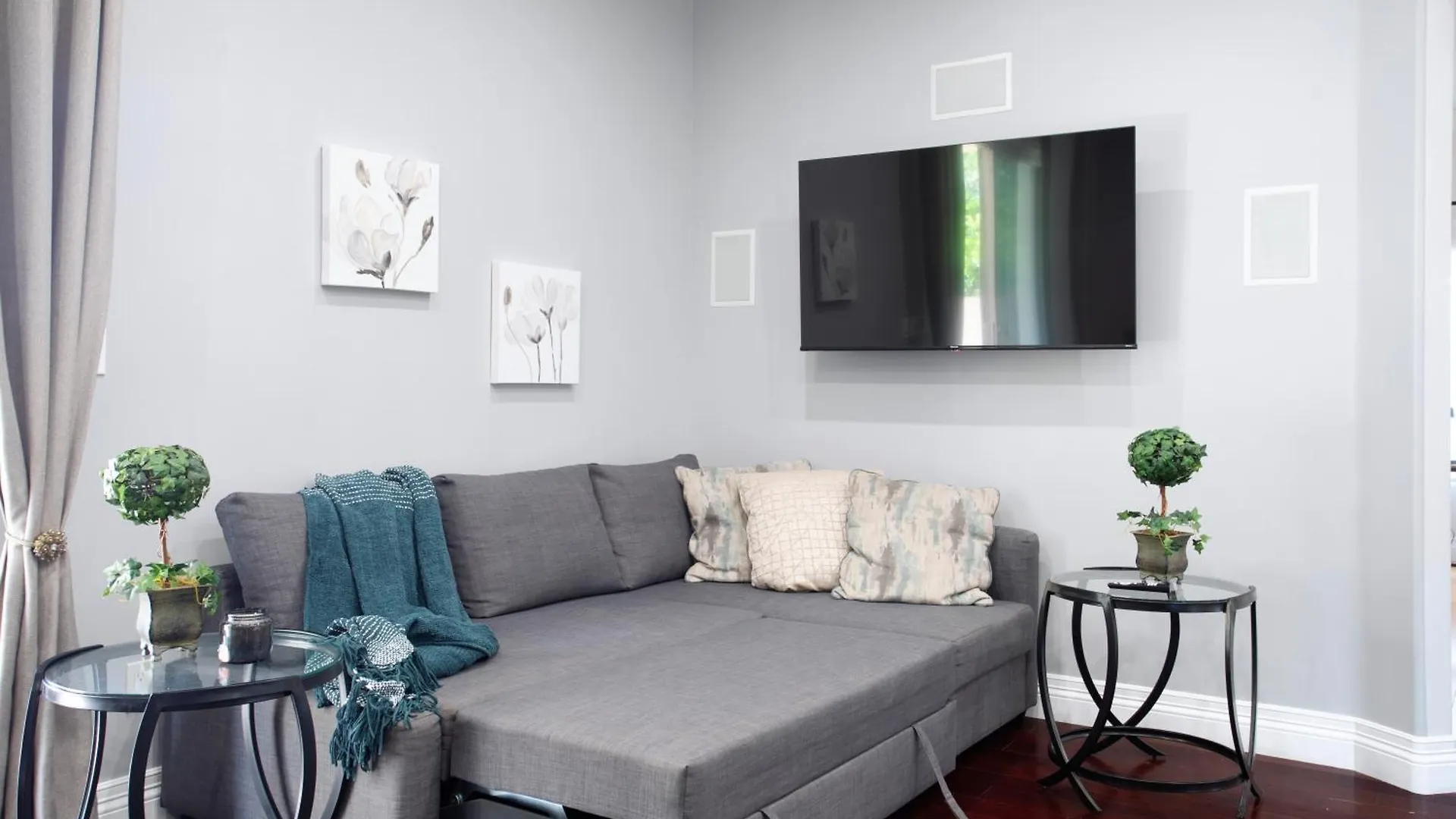Regal 4 Bed With Hot Tub Close To Universal Sleeps 15 Los Angeles United States