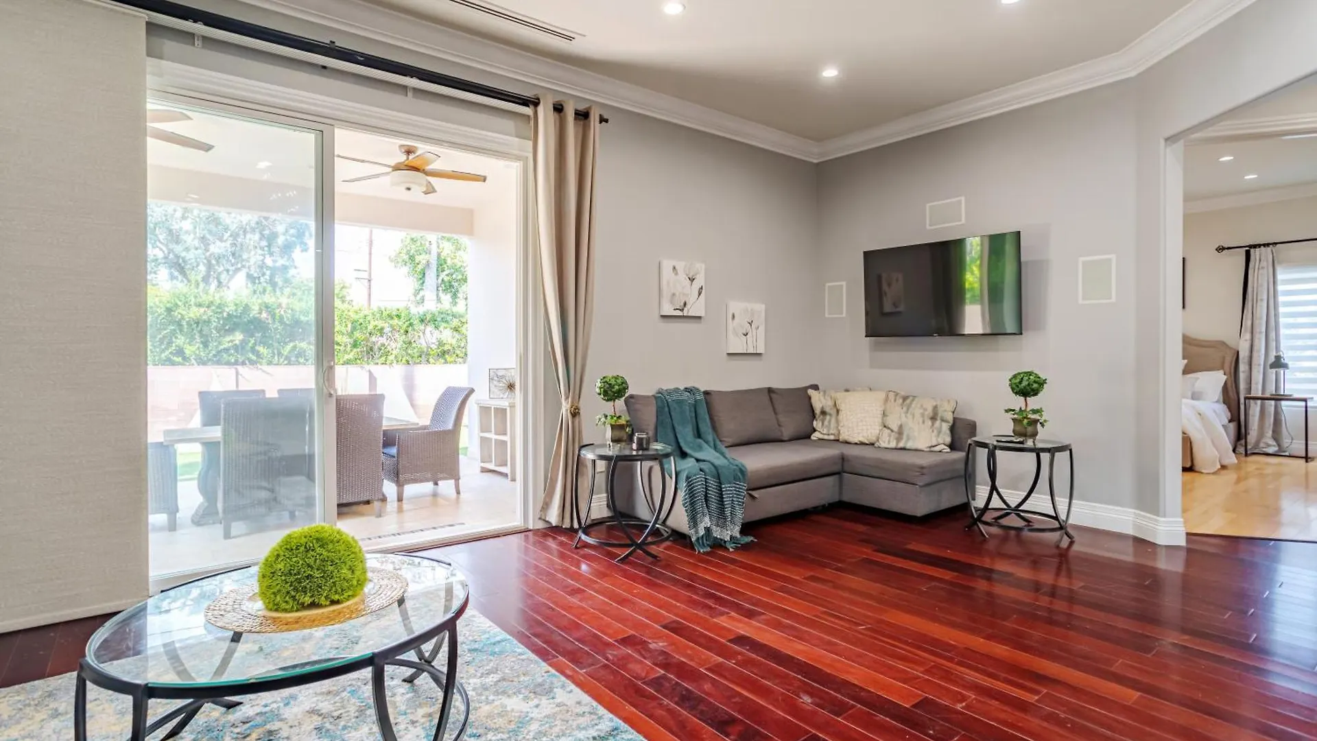 Regal 4 Bed With Hot Tub Close To Universal Sleeps 15 Los Angeles 0*,  United States