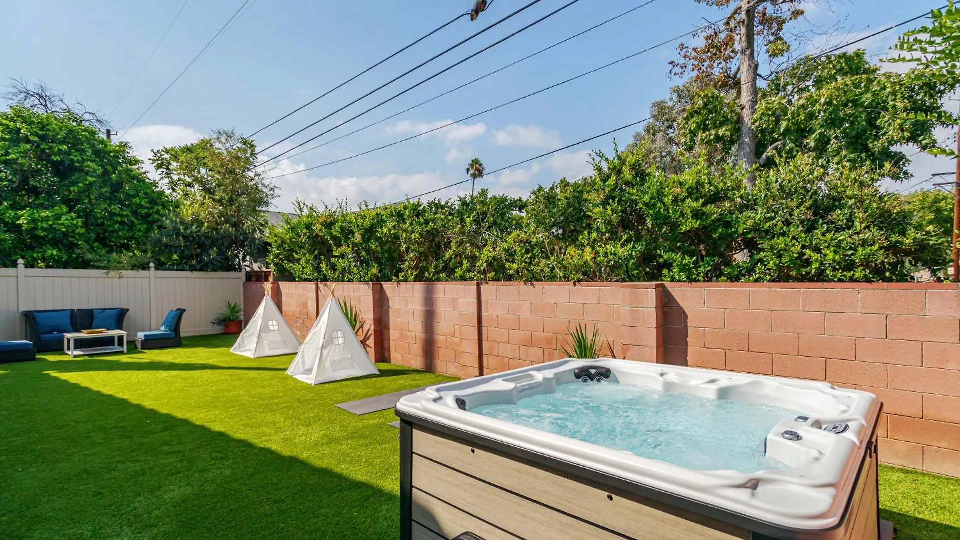Regal 4 Bed With Hot Tub Close To Universal Sleeps 15 Los Angeles 0*,  United States