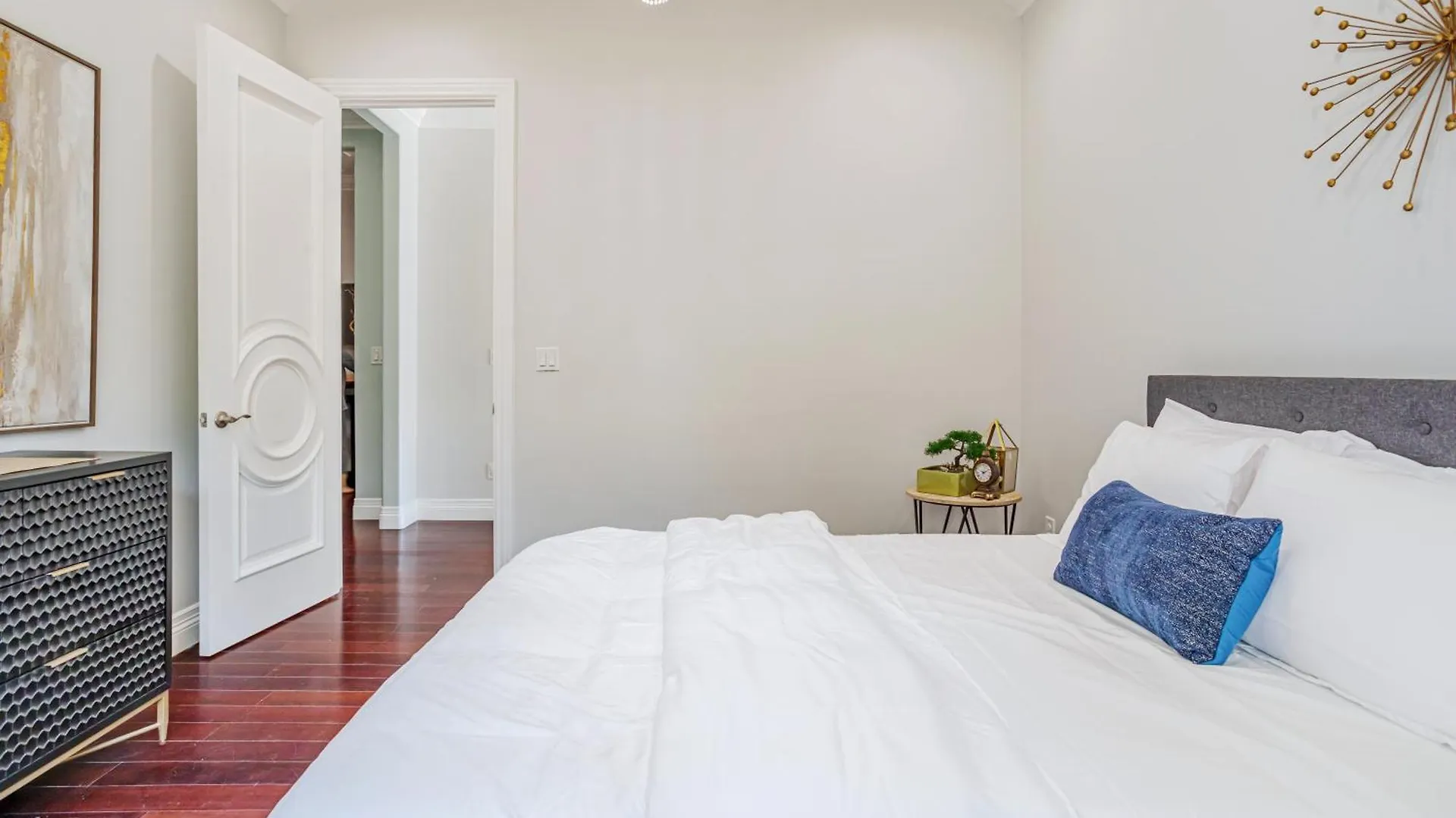 Regal 4 Bed With Hot Tub Close To Universal Sleeps 15 Los Angeles United States