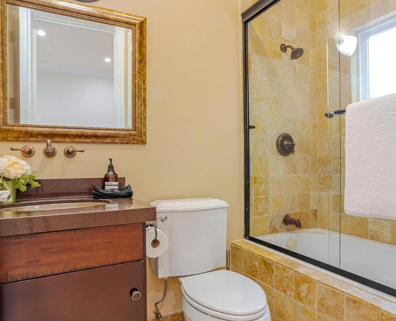 Holiday home Regal 4 Bed With Hot Tub Close To Universal Sleeps 15 Los Angeles