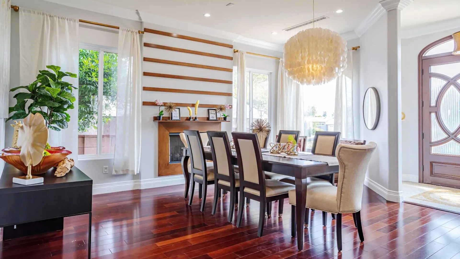 Holiday home Regal 4 Bed With Hot Tub Close To Universal Sleeps 15 Los Angeles United States