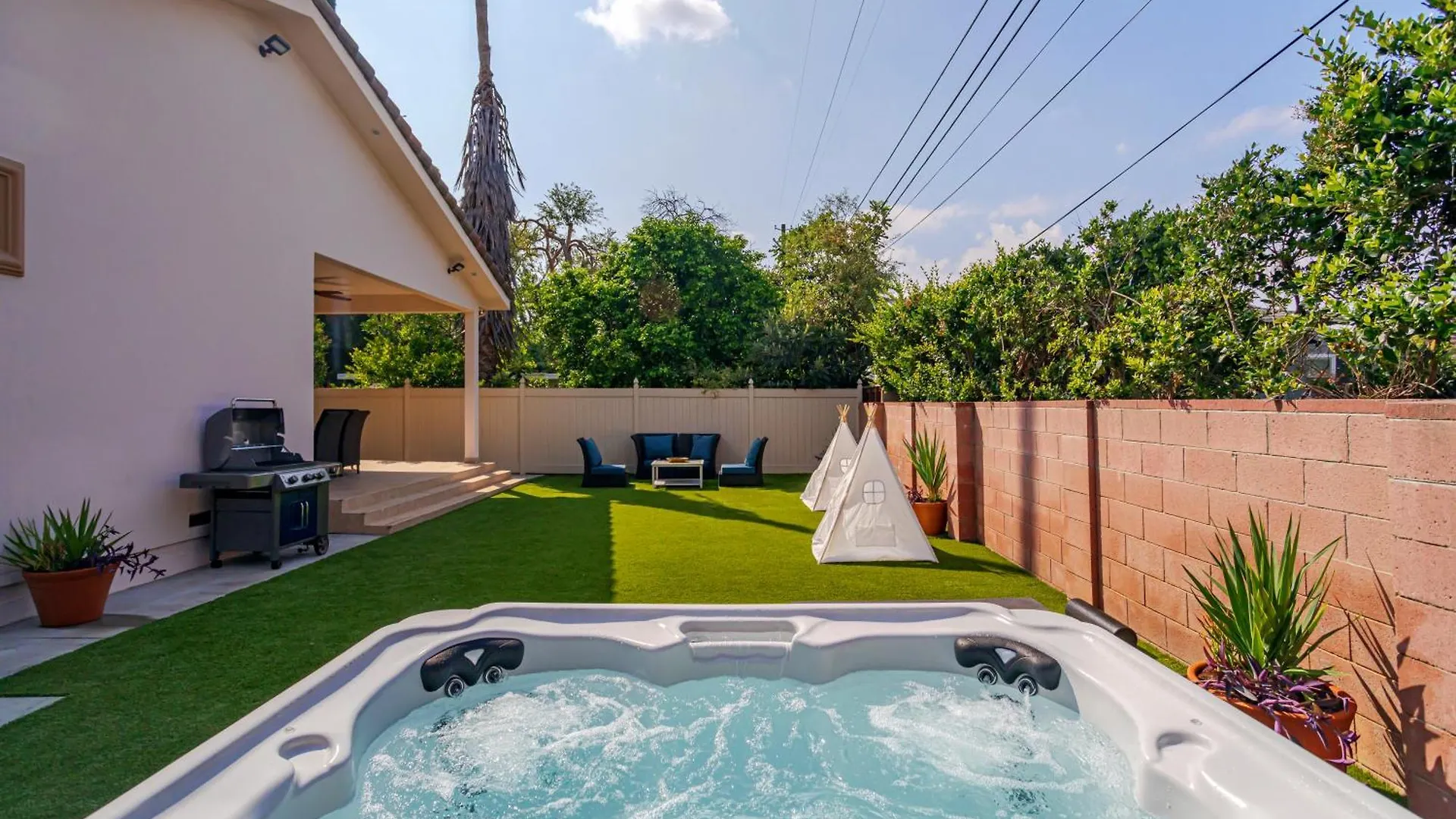 Regal 4 Bed With Hot Tub Close To Universal Sleeps 15 Los Angeles United States