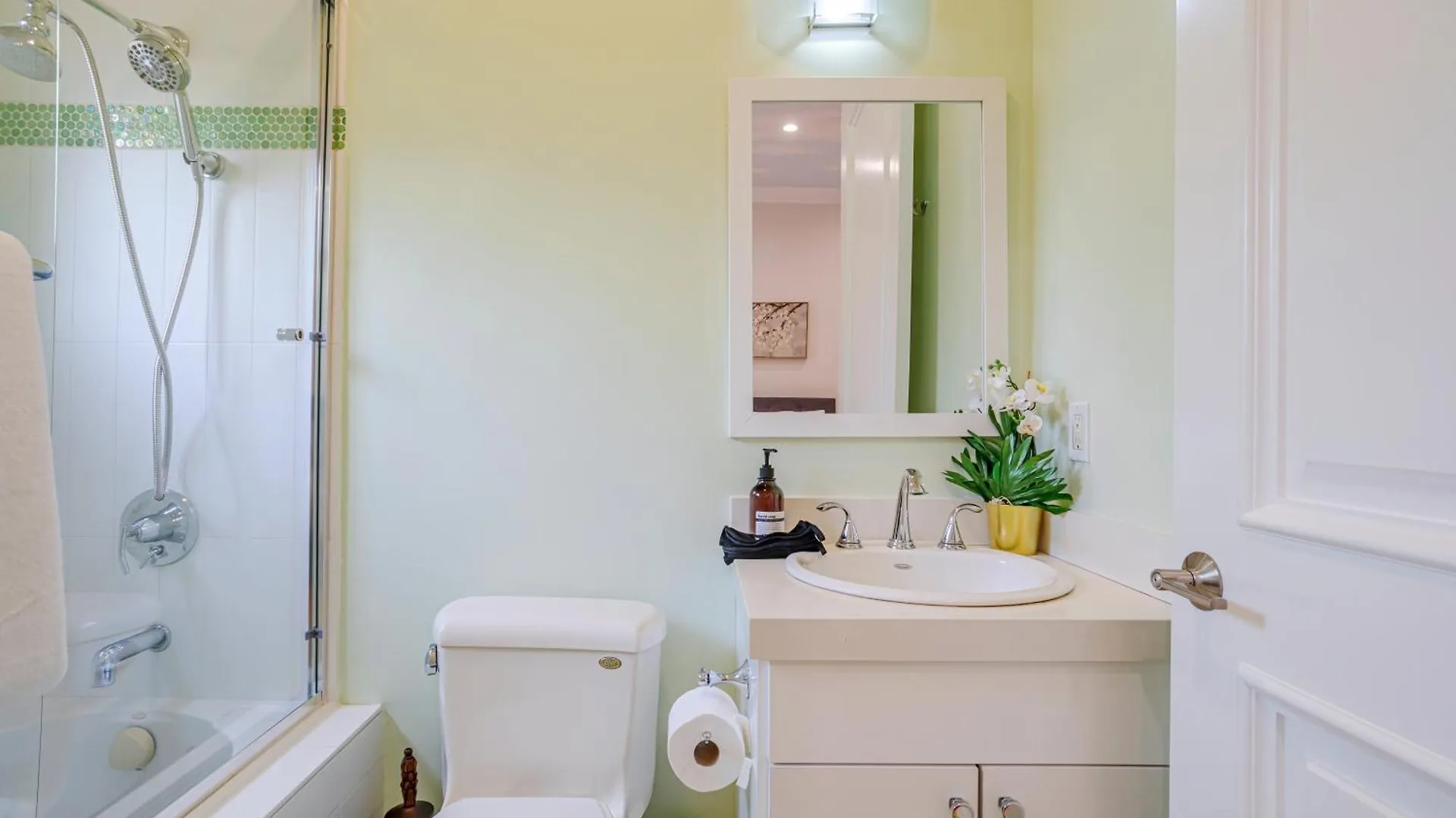 Holiday home Regal 4 Bed With Hot Tub Close To Universal Sleeps 15 Los Angeles