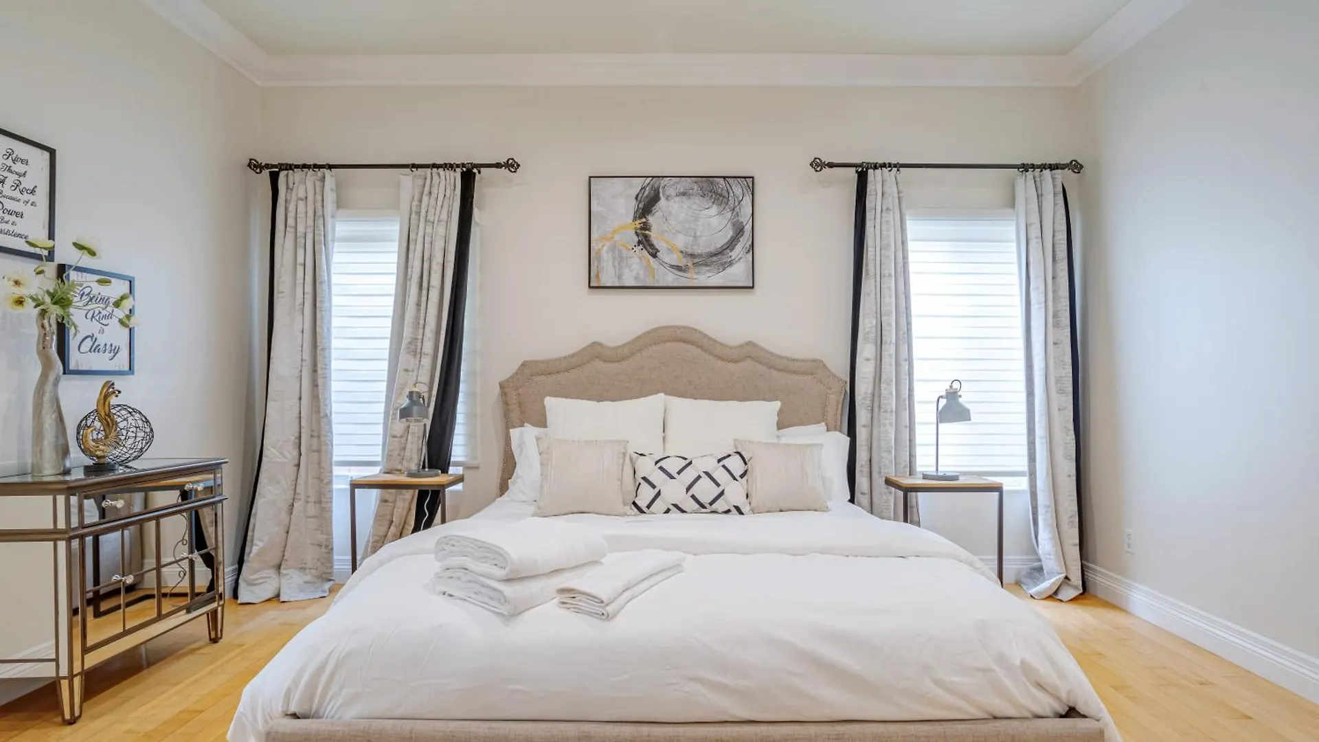 Holiday home Regal 4 Bed With Hot Tub Close To Universal Sleeps 15 Los Angeles