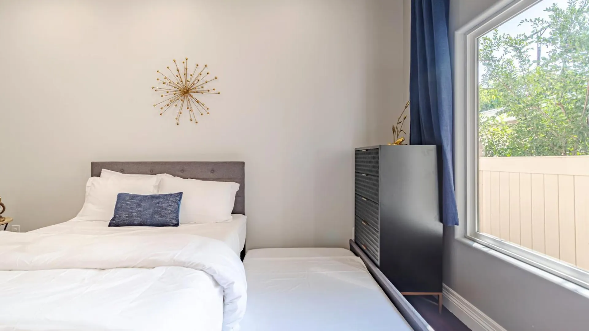 Regal 4 Bed With Hot Tub Close To Universal Sleeps 15 Los Angeles