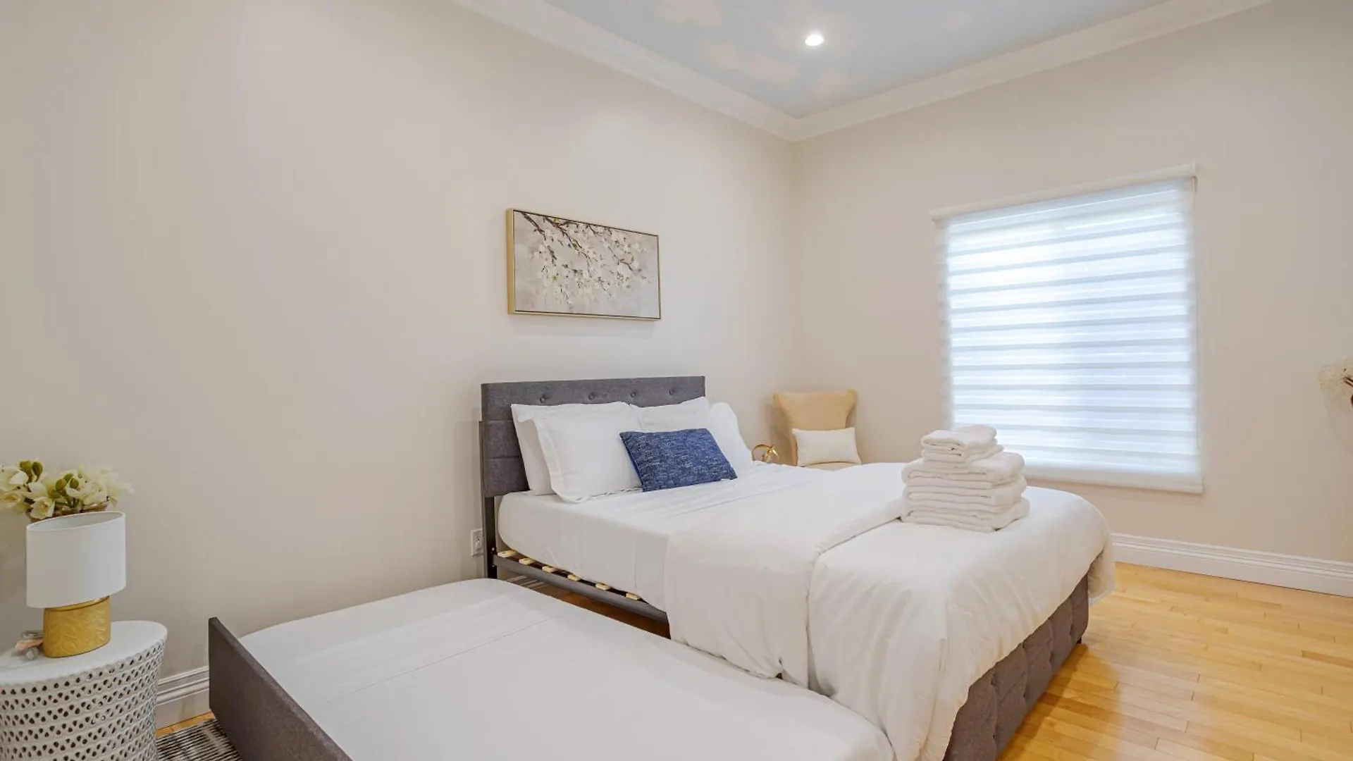 Regal 4 Bed With Hot Tub Close To Universal Sleeps 15 Los Angeles 0*,  United States